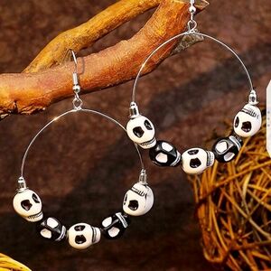 ✨3 FOR $28✨🆕💀 BLACK & WHITE HOOP SKULL EARRINGS